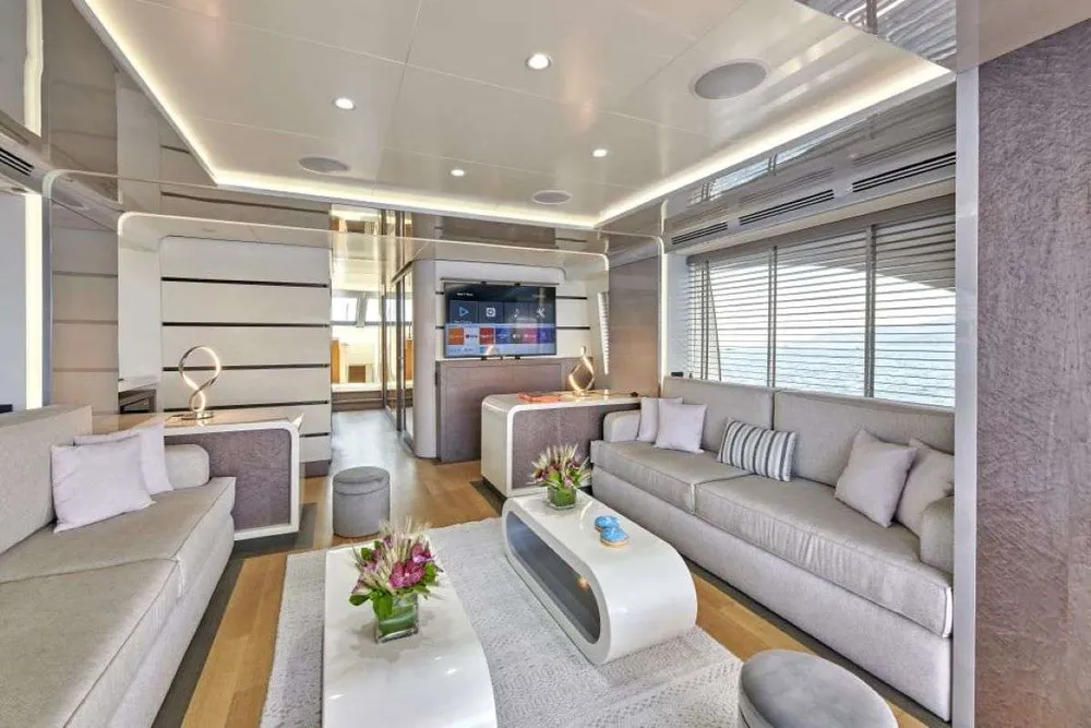yacht-585710