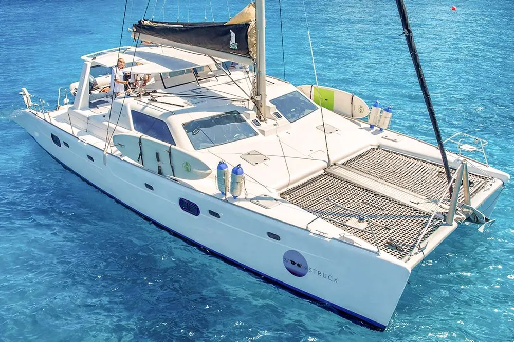 yacht-589335