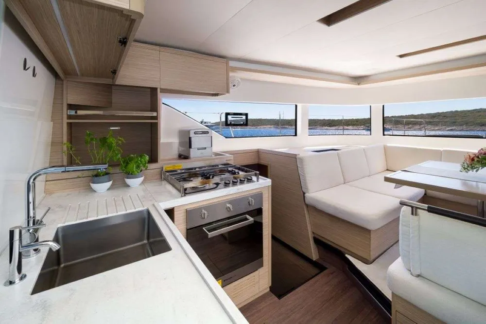 yacht-570671