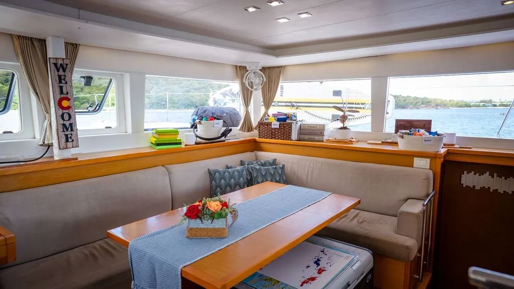 yacht-596489