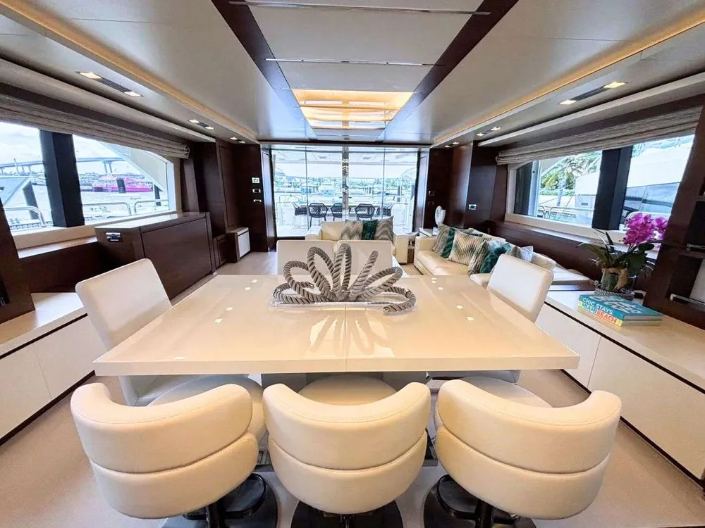 yacht-588935