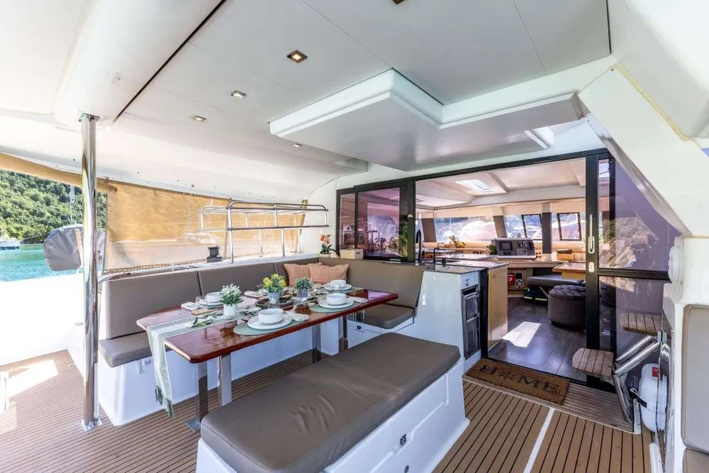 yacht-582751