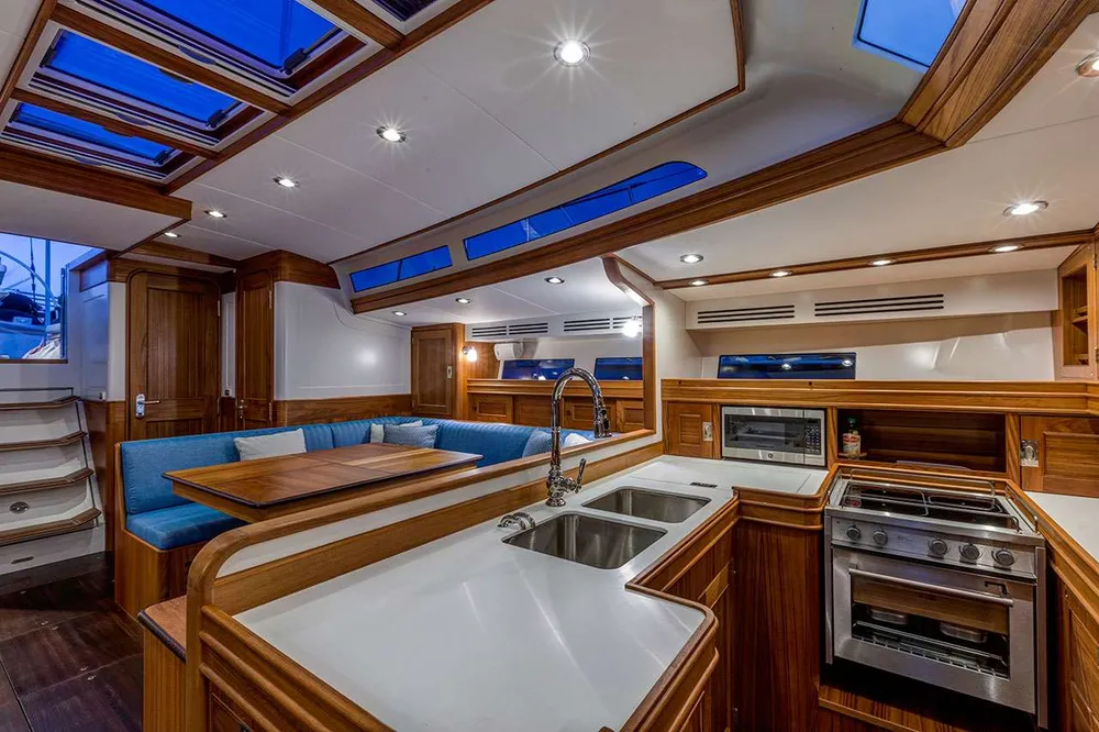yacht-601329
