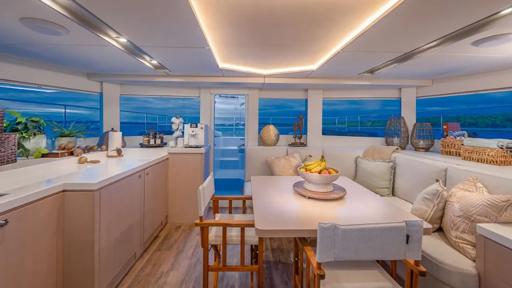 yacht-596768