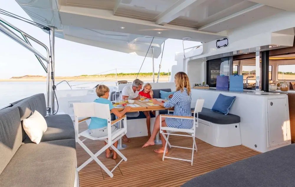 yacht-596598