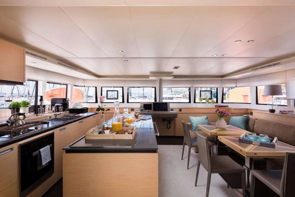 yacht-562012