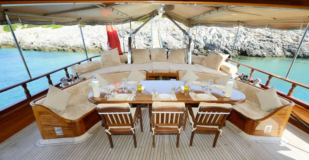 yacht-568987