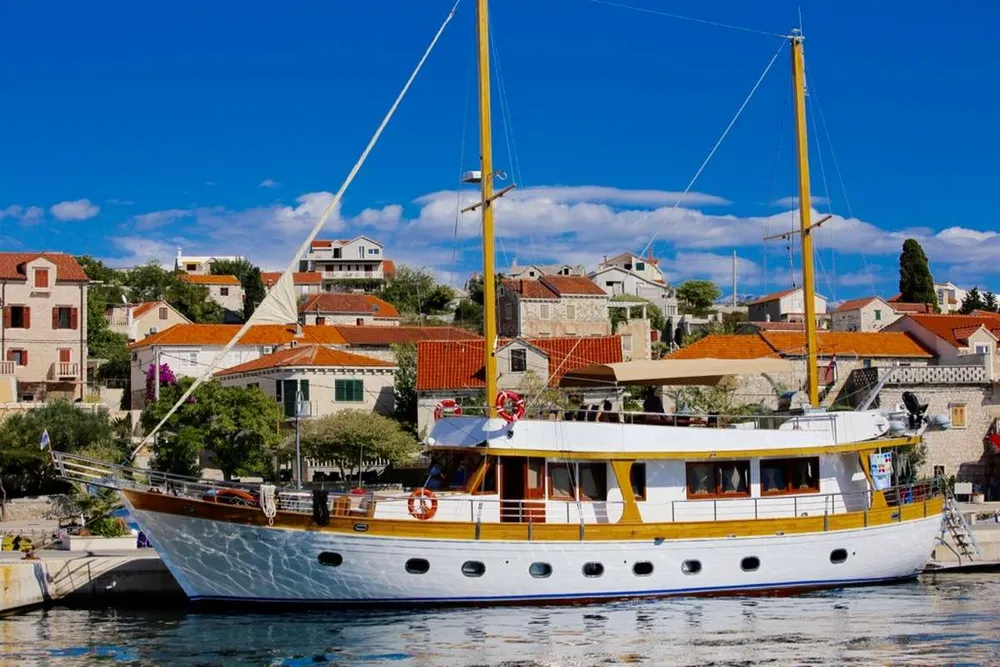yacht-574935