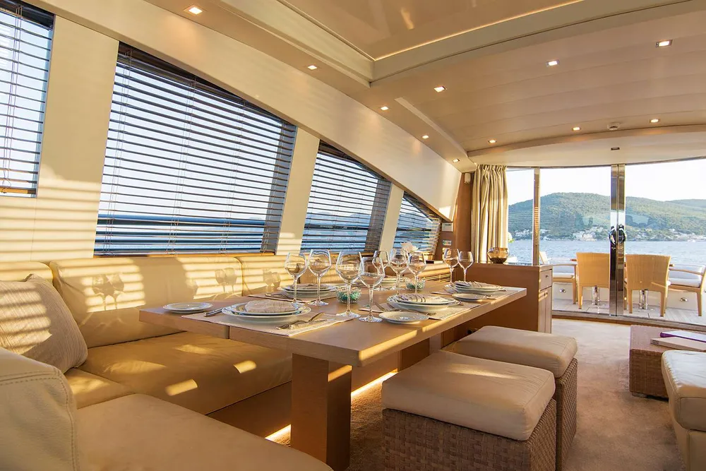 yacht-567890