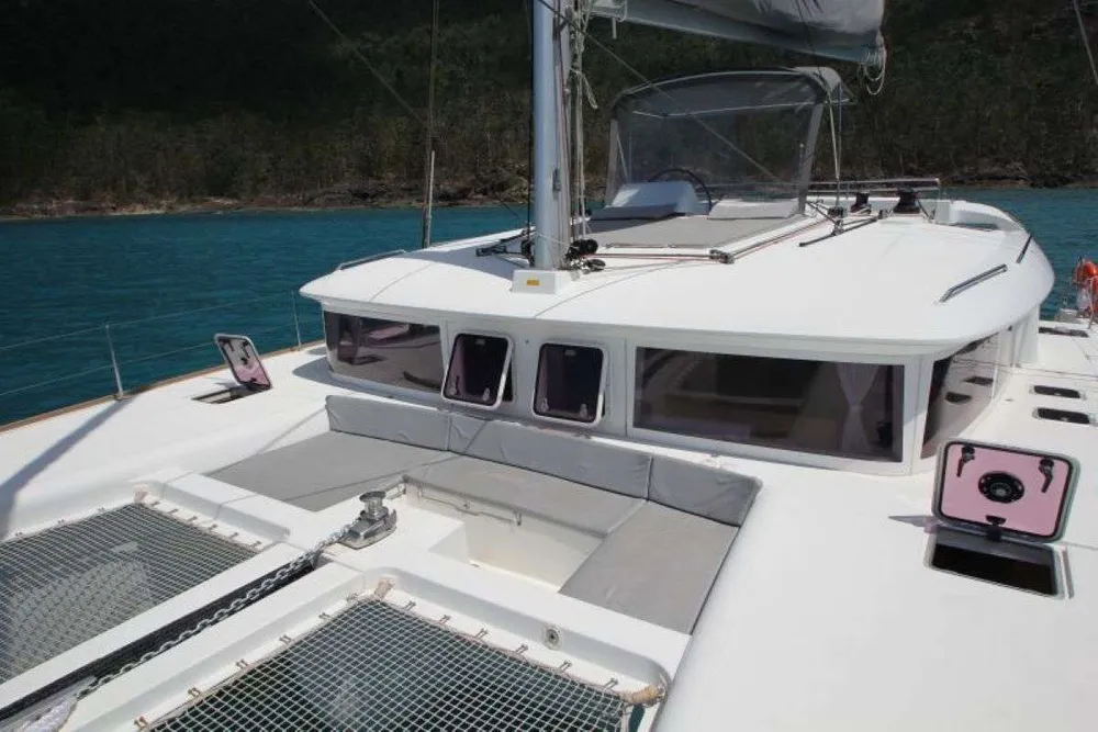 yacht-587360