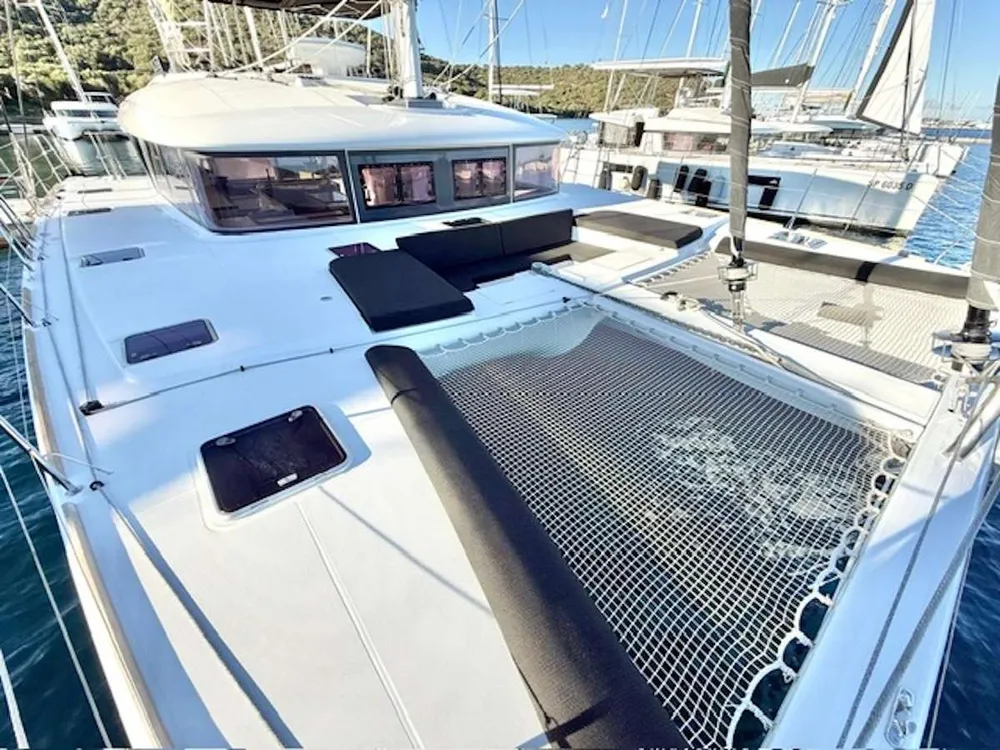 yacht-575335