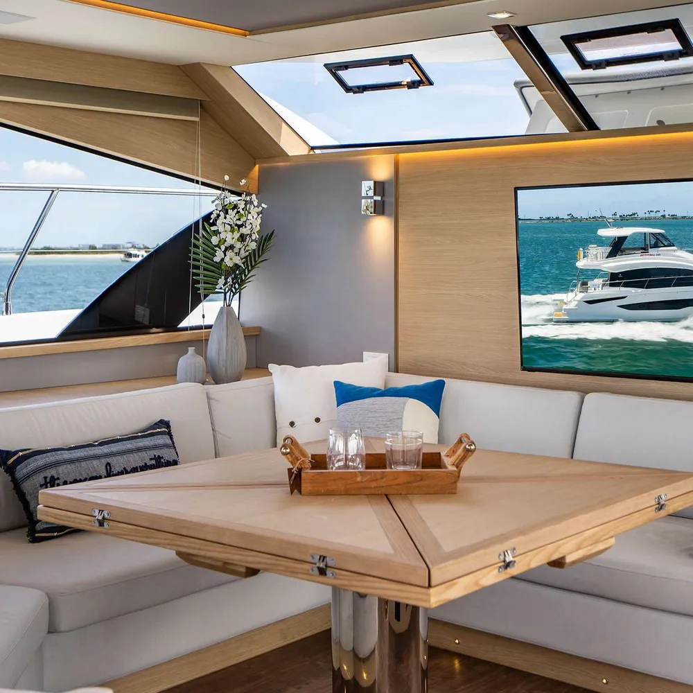 yacht-584616