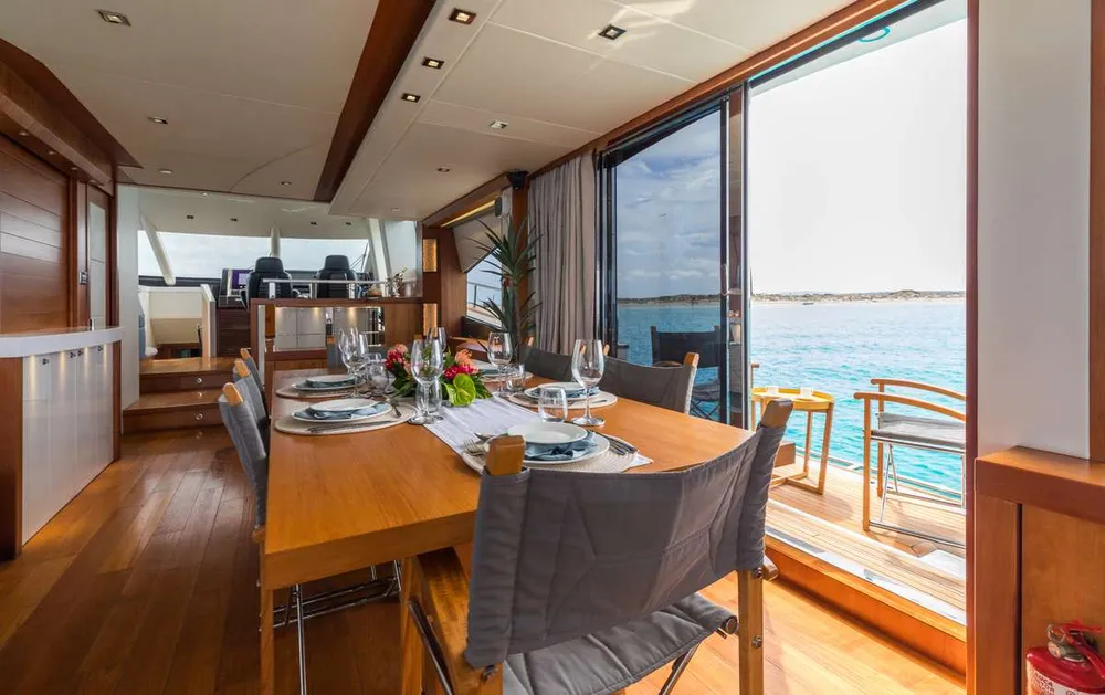 yacht-570936