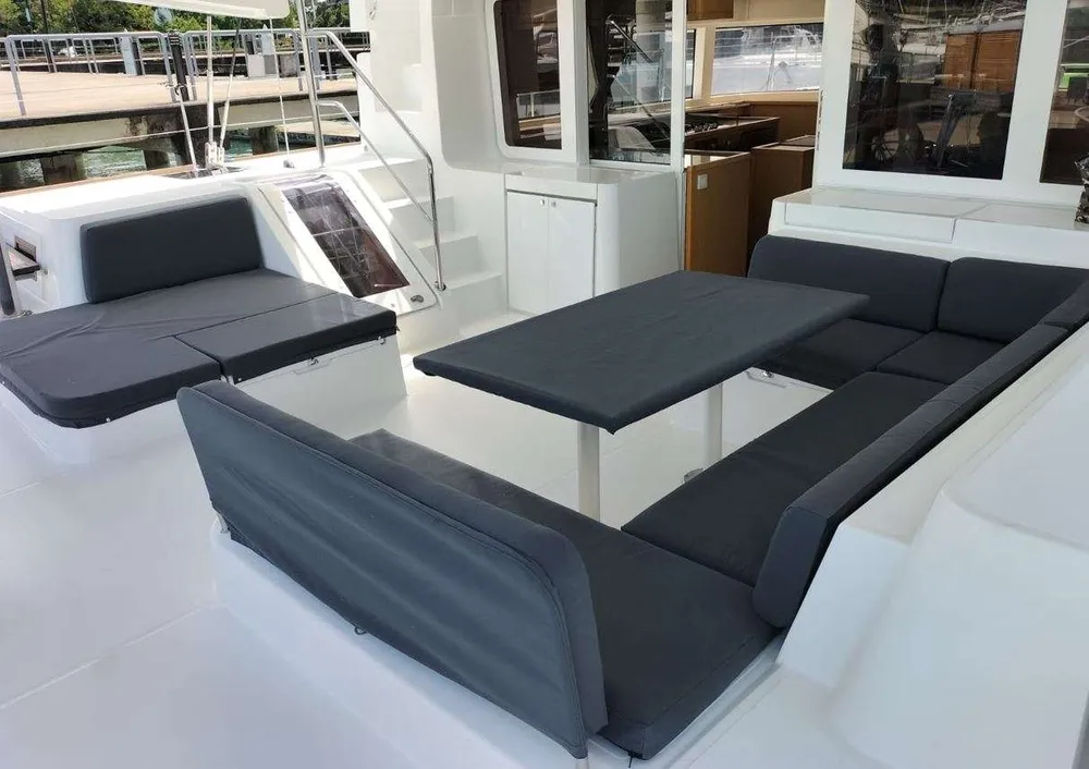 yacht-588718