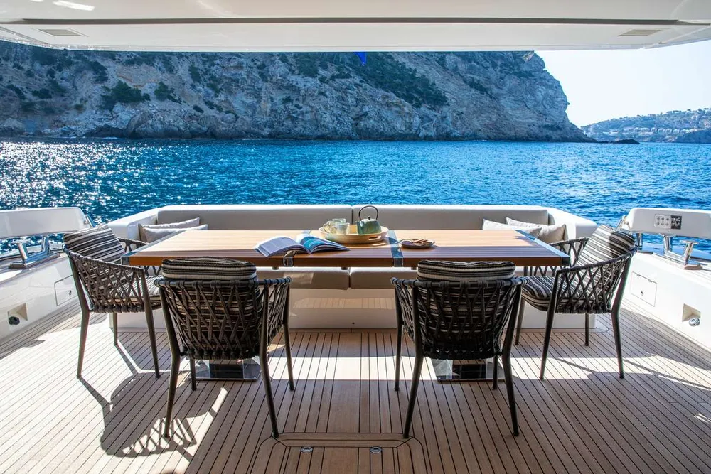 yacht-550189