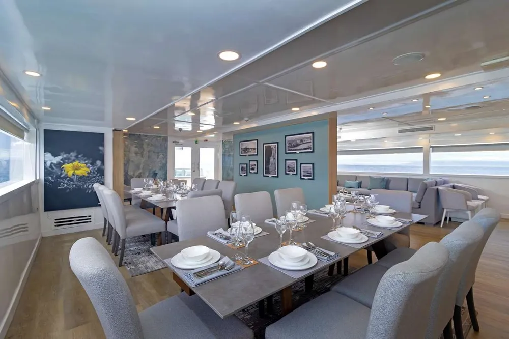 yacht-586950