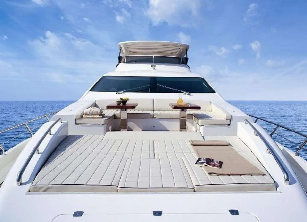 yacht-585708