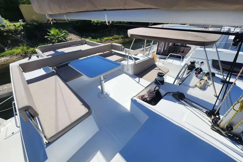 yacht-580409