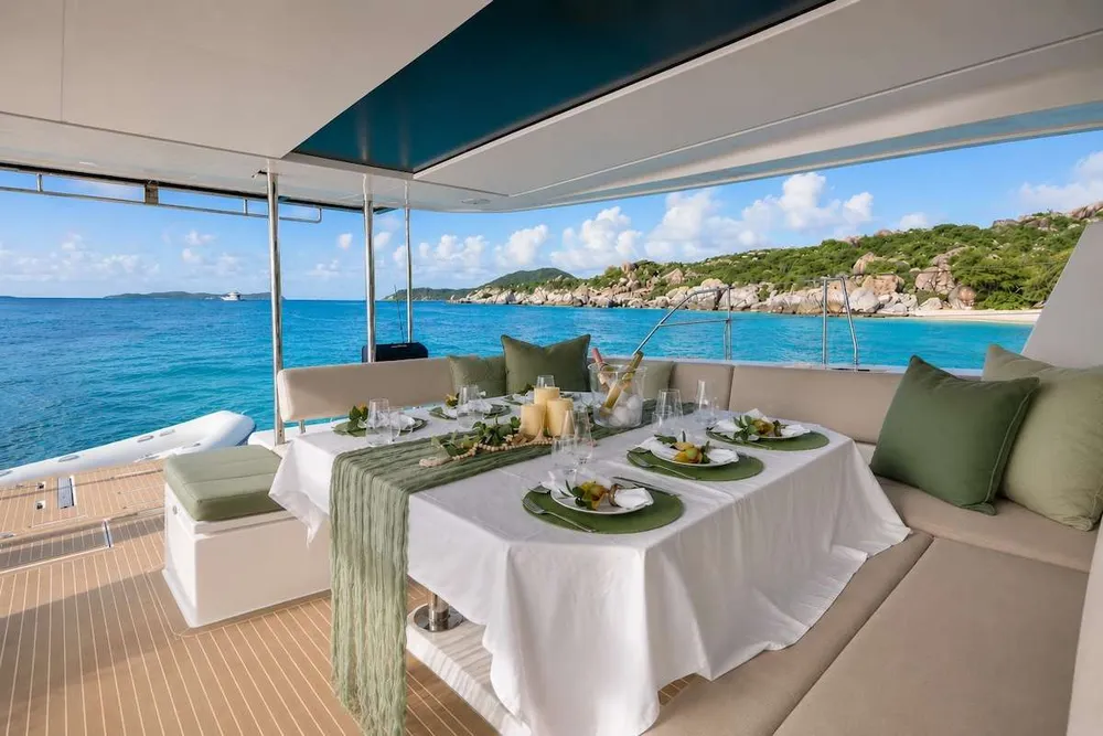 yacht-586306