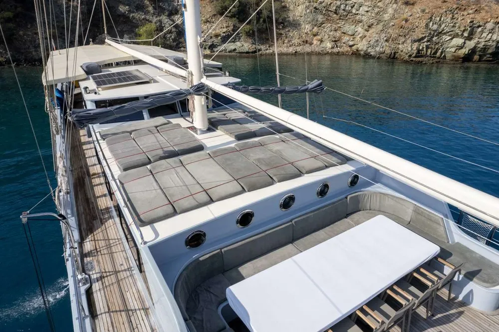 yacht-584185