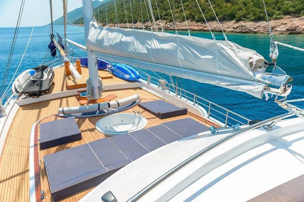 yacht-597889