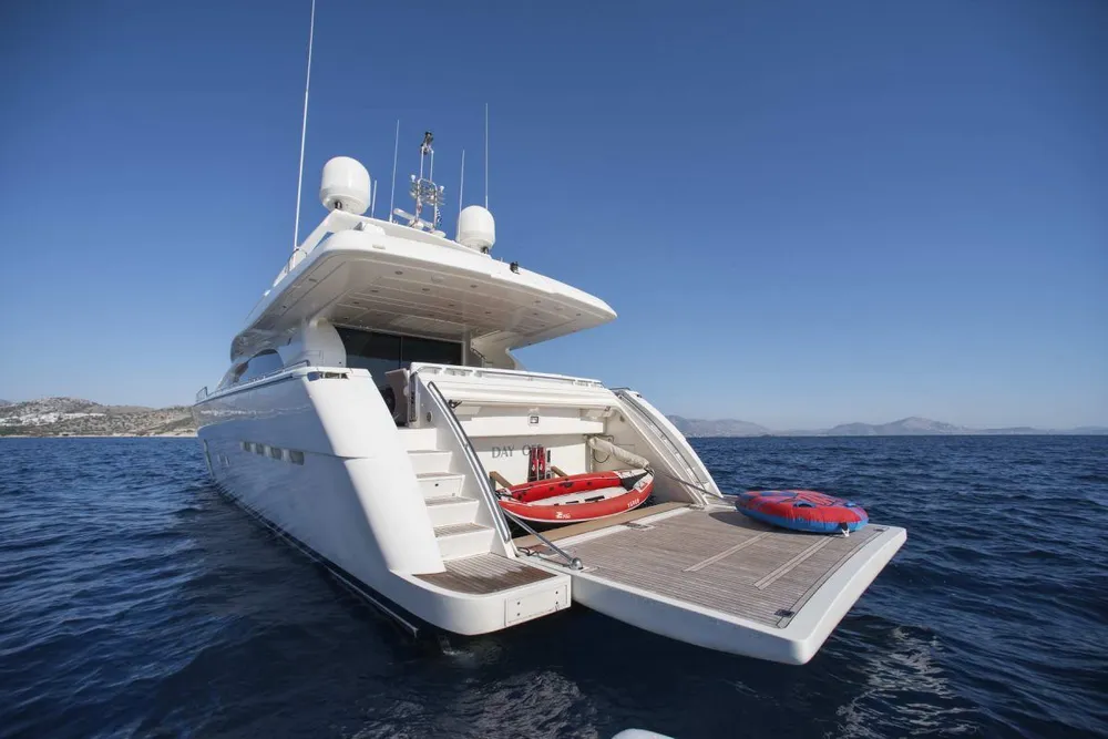 yacht-560206