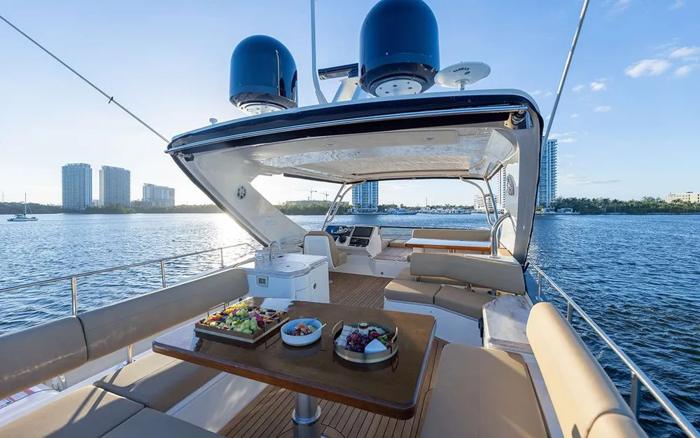 yacht-571872