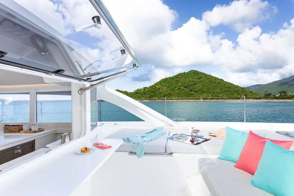 yacht-596793