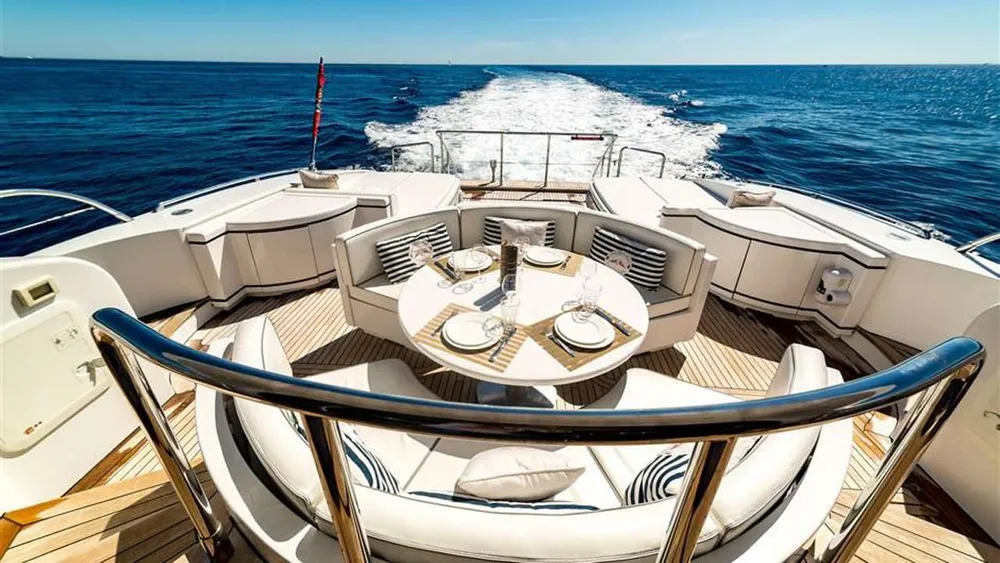 yacht-588506