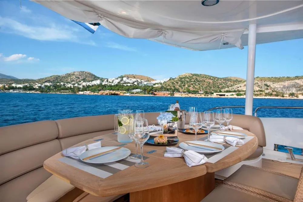 yacht-568783