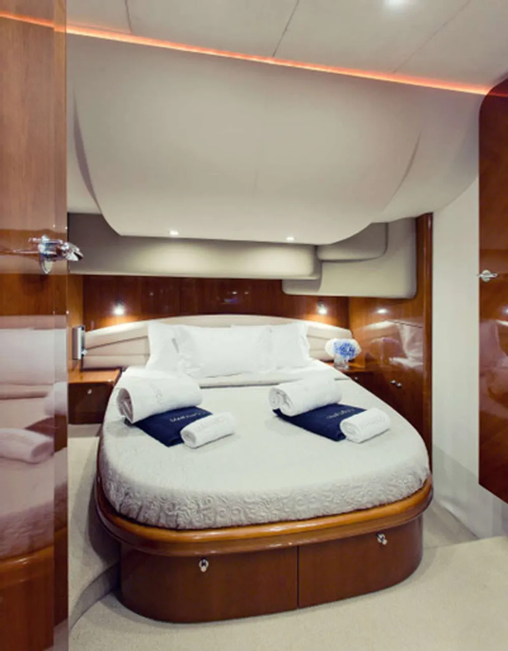 yacht-579163