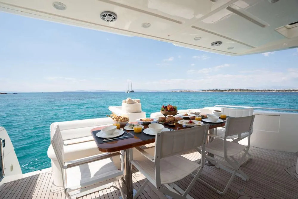 yacht-588274