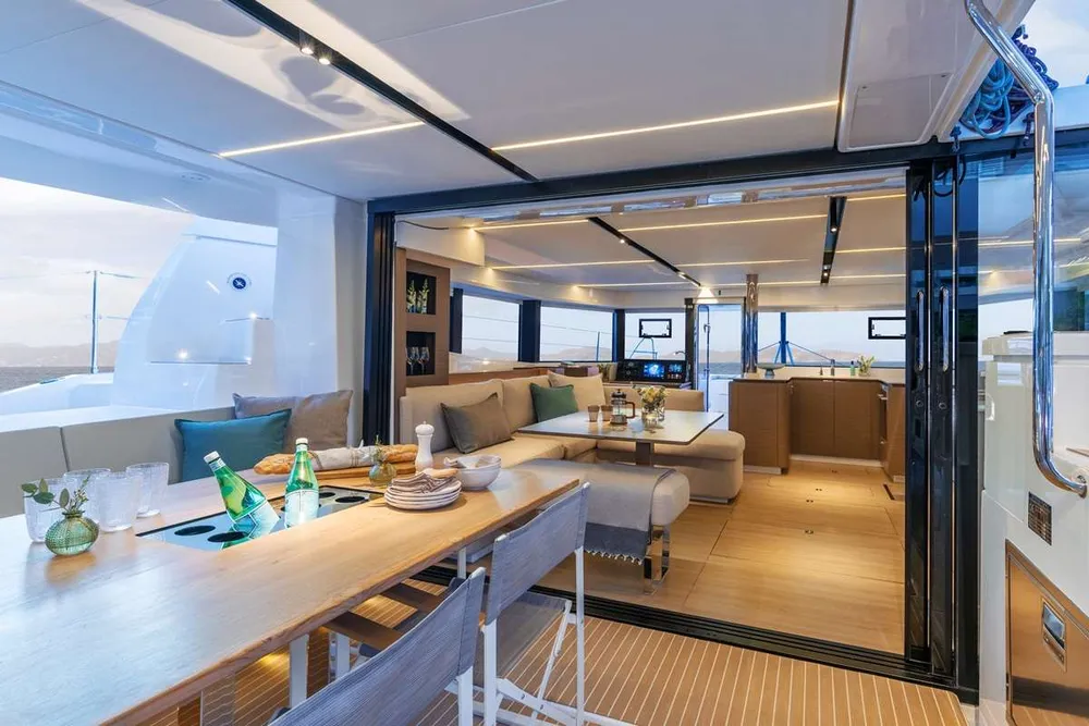 yacht-551163