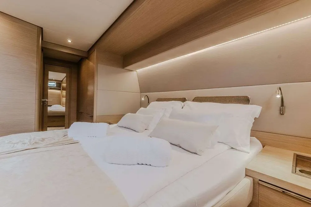 yacht-586959