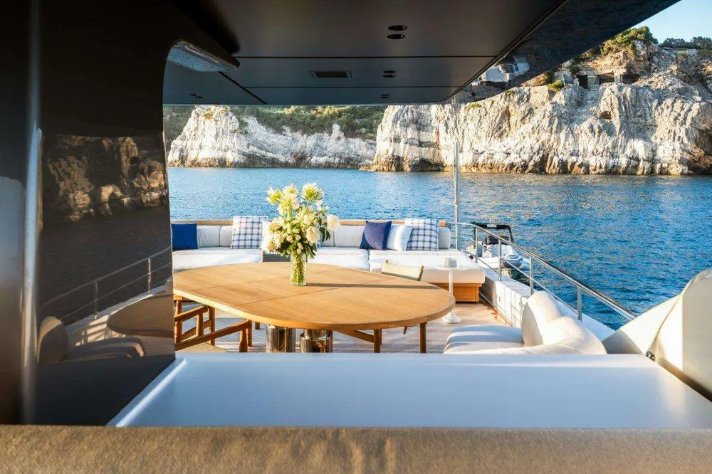 yacht-588383