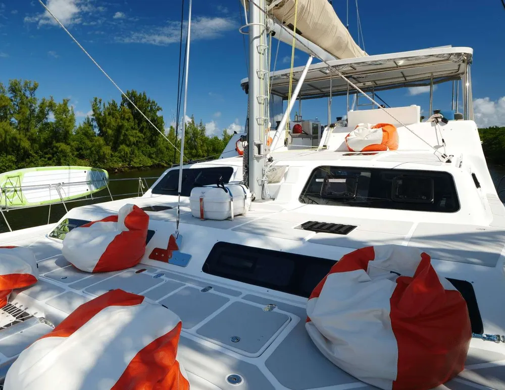yacht-601447