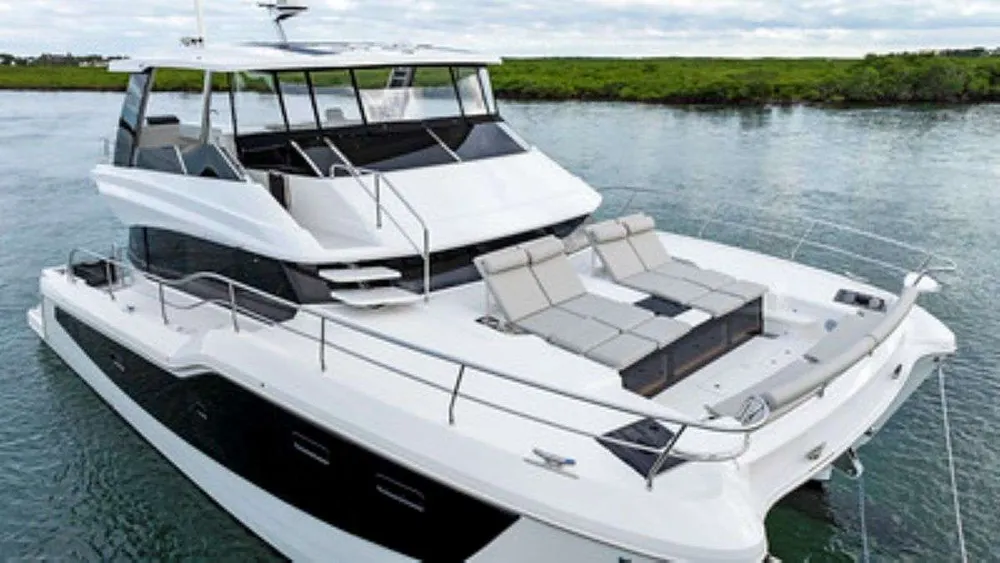 yacht-592010