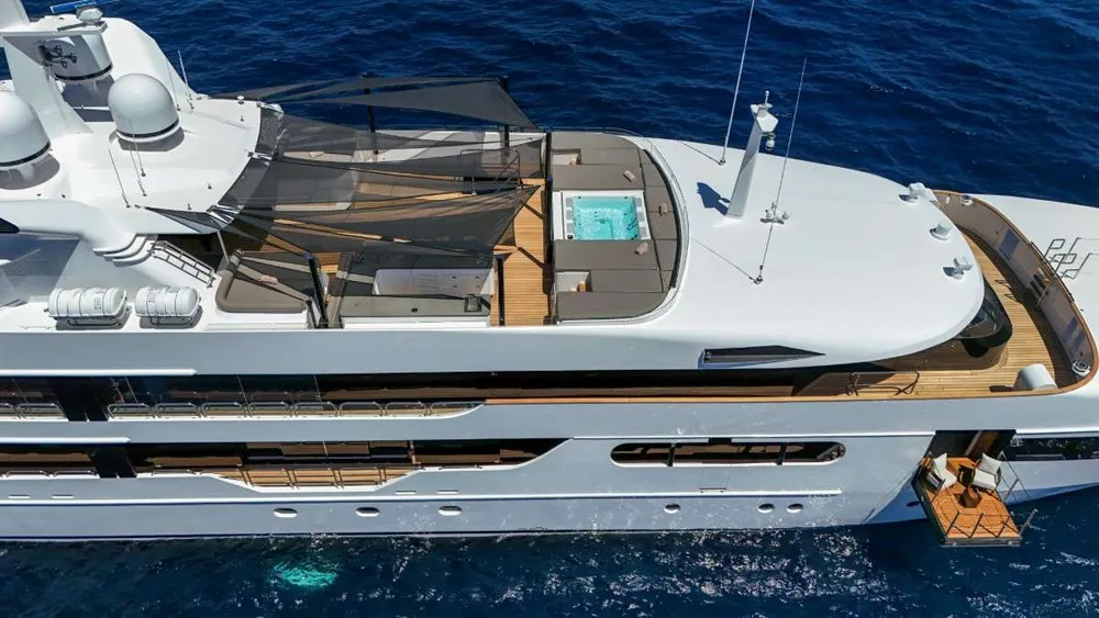 yacht-572187