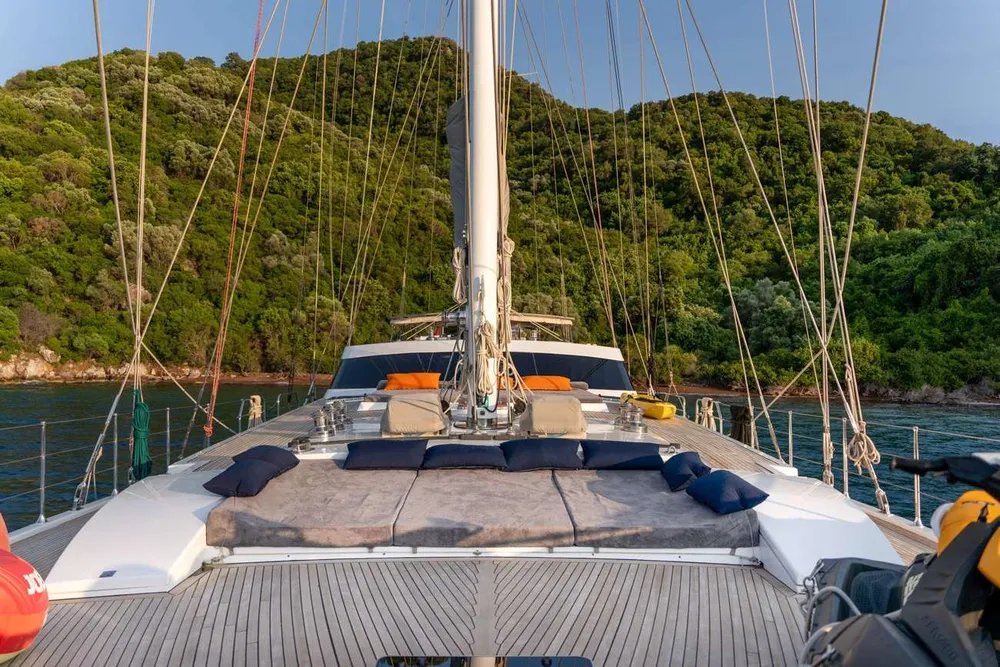 yacht-550716
