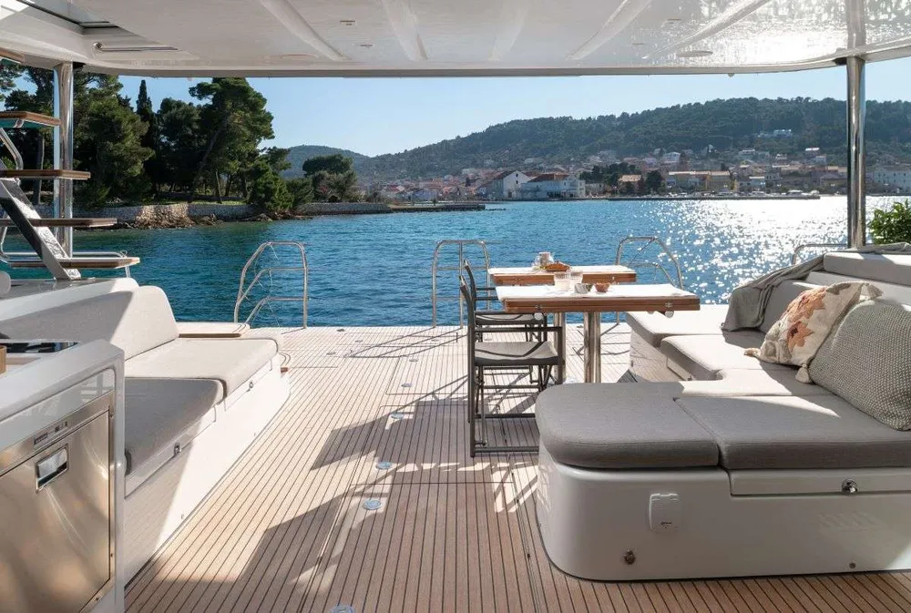 yacht-560372