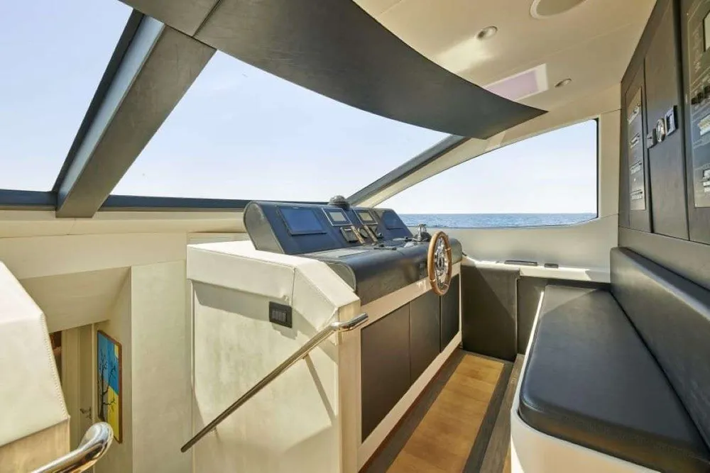 yacht-585697