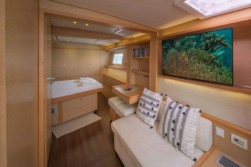 yacht-558646