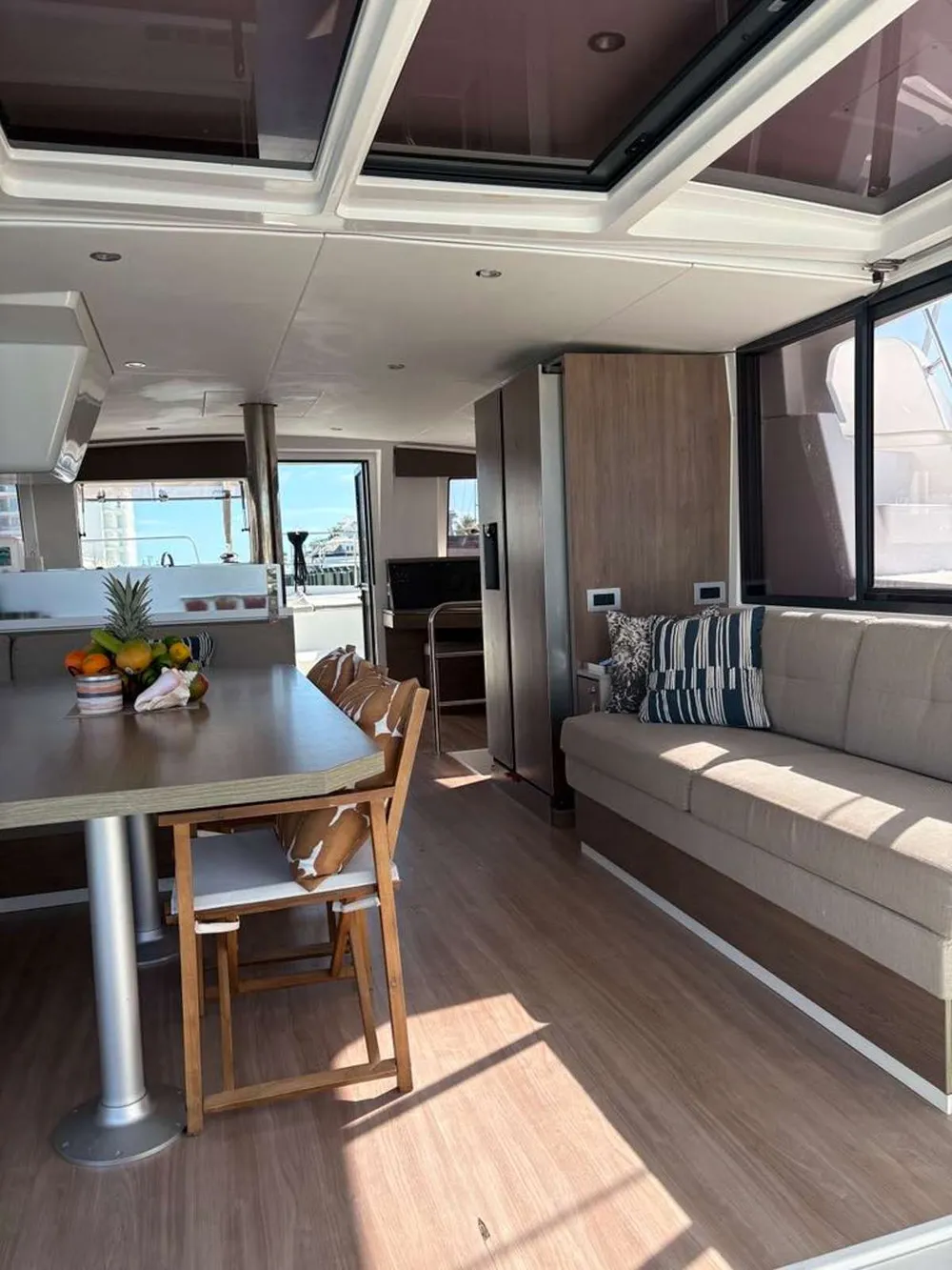 yacht-580417