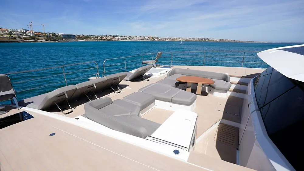 yacht-551147