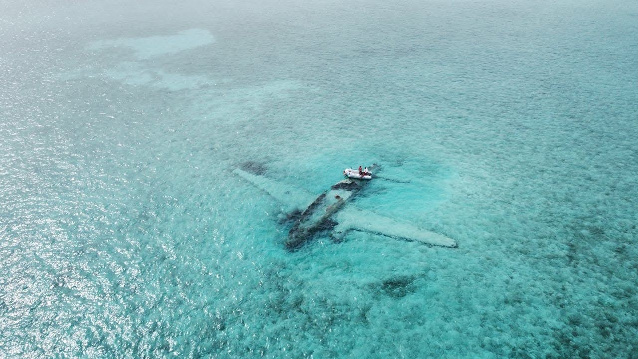 norman cay crashed  airplane in the sea