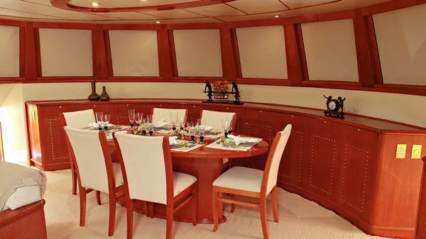 yacht-73001