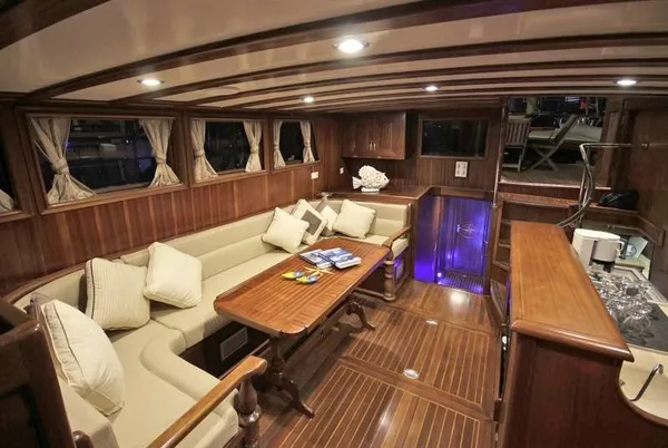 yacht-560067