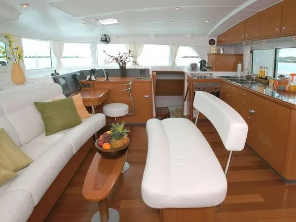 yacht-568638
