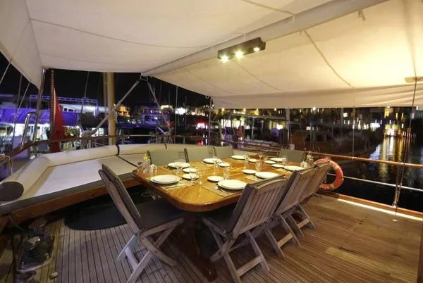 yacht-560068