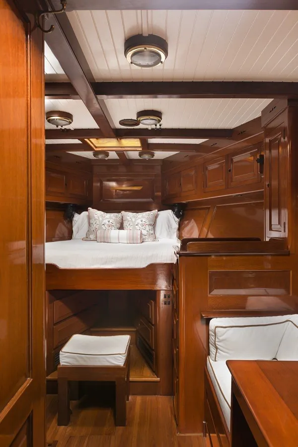 yacht-562933